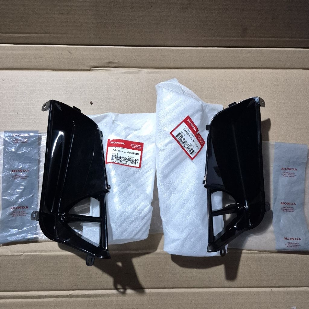 Cover Louver sirip angin sayap dalam honda supra X125 X 125 batman hitam original ahm honda 64405 64