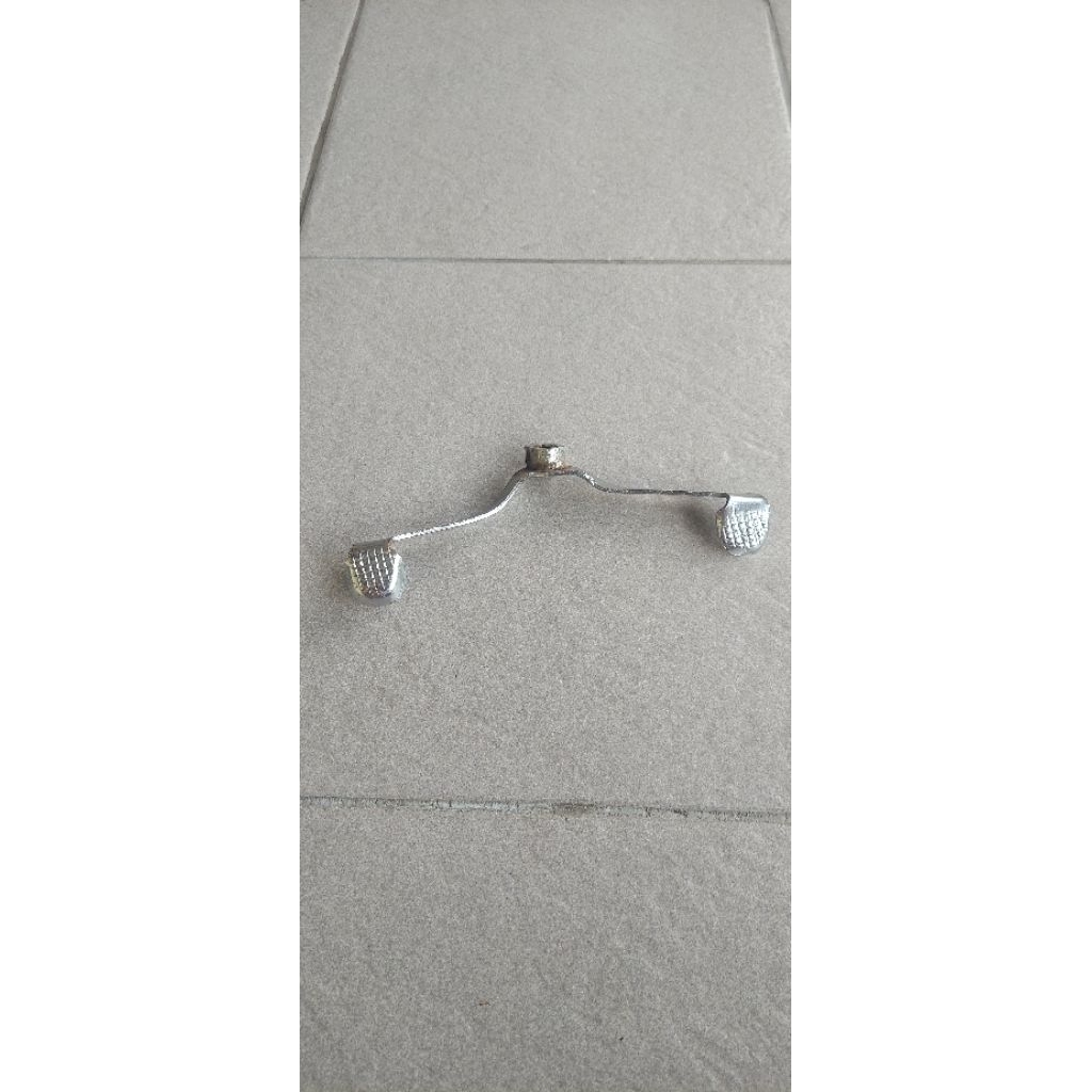 Pedal operan gigi persenel motor bebek Honda bekas Original