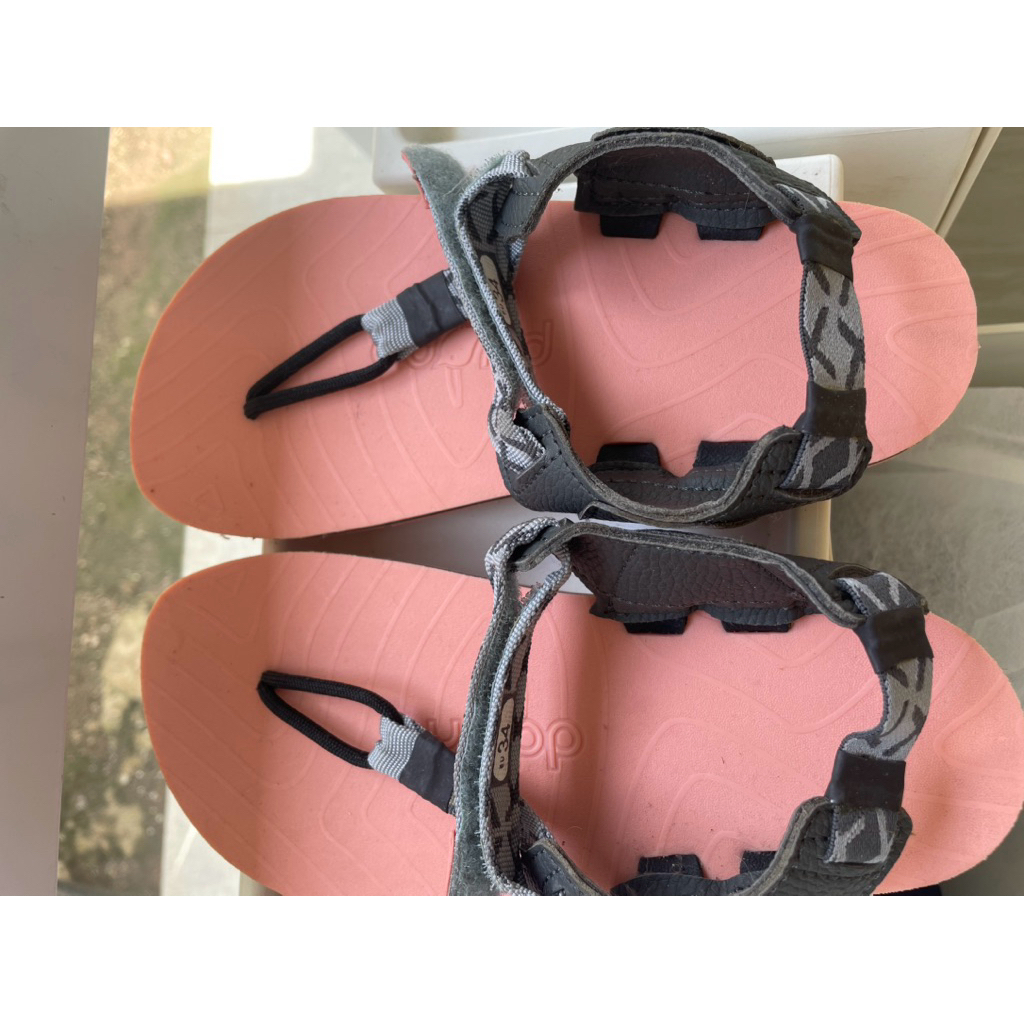 PRELOVED Pyopp Tapak V2.0 Barefoot Flip Flops - Light Grey on Pink - 34