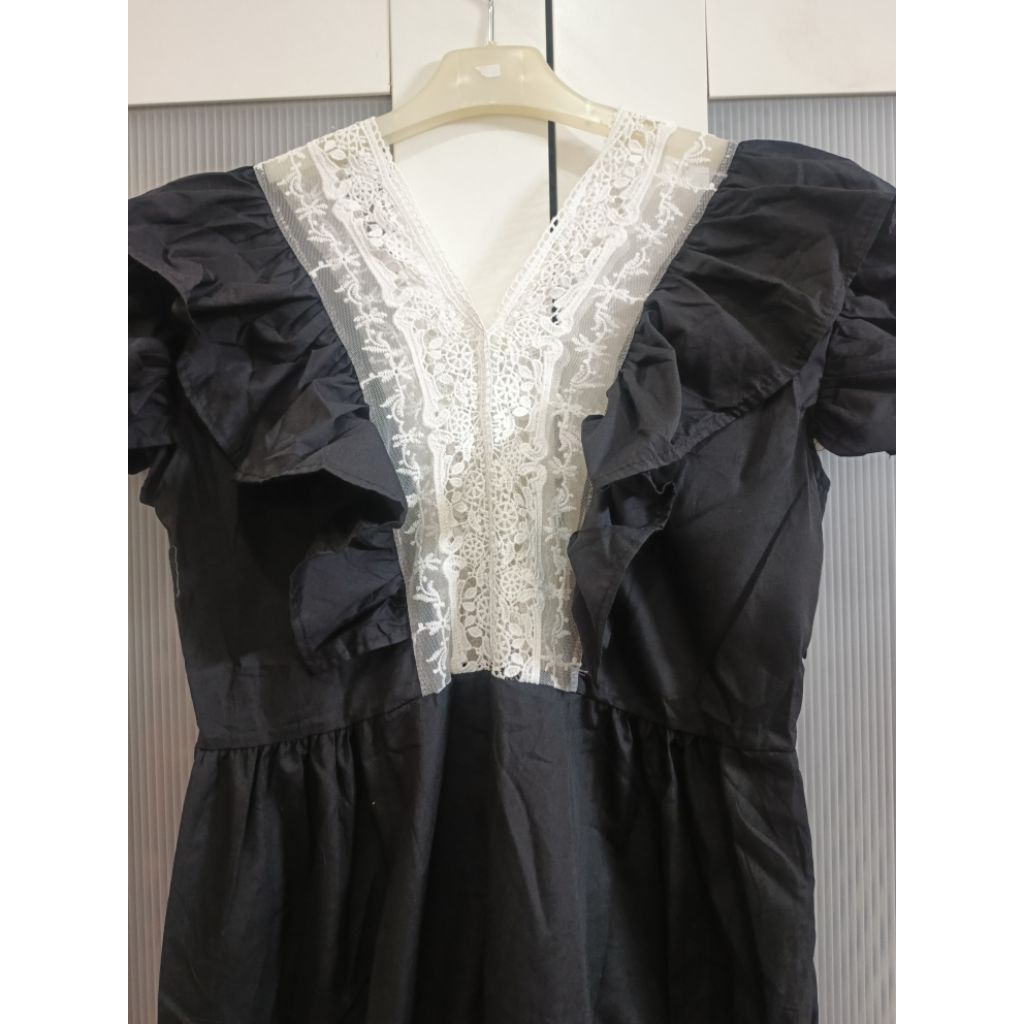 Dress renda belah three m