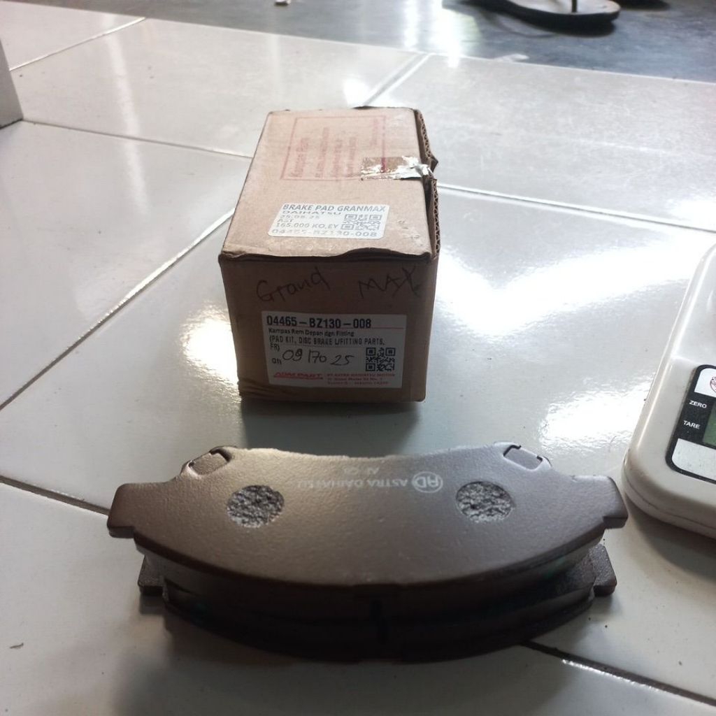 kampas rem depan grand max orisinil