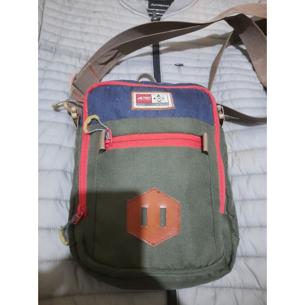 preloved tas slempang arei outdoor gear like new