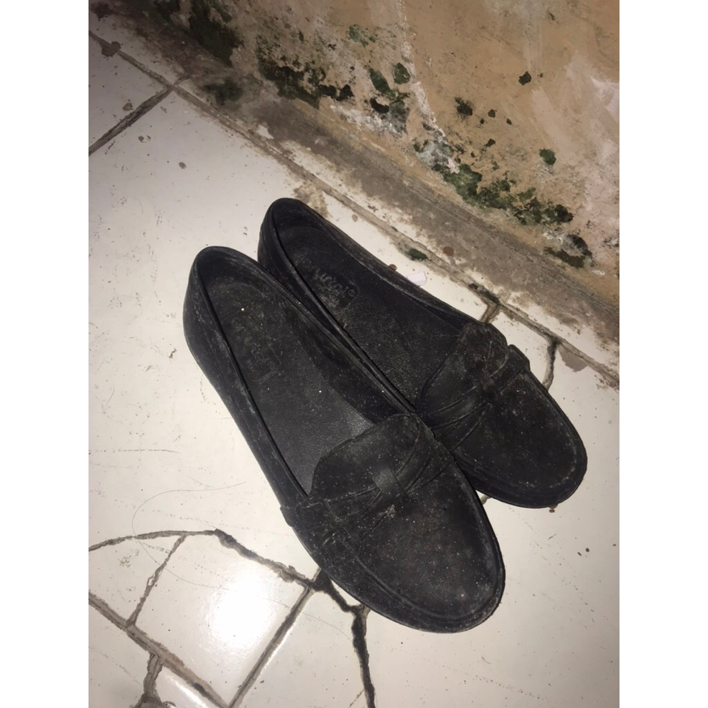 PRELOVED sepatu SEKOLAH