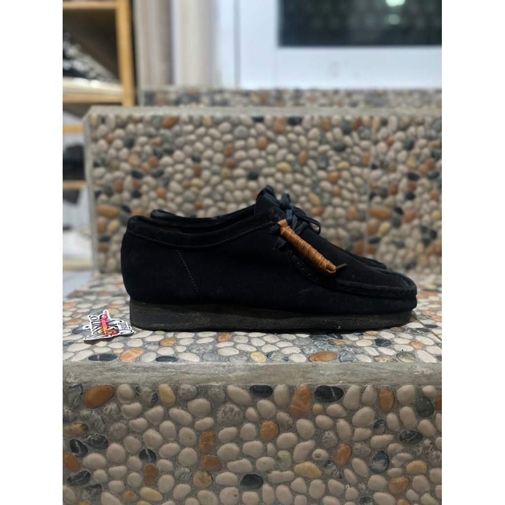 clarks wallabee black