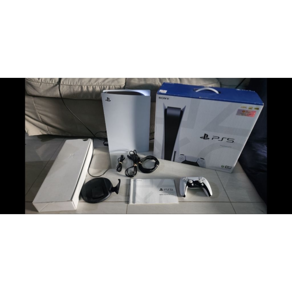 Ps5 fat disc + FC 26 + Ragnarok + ac shadow + ghost of yotei + FF rebirth + ufc 5 + moto gp 24 + nfs