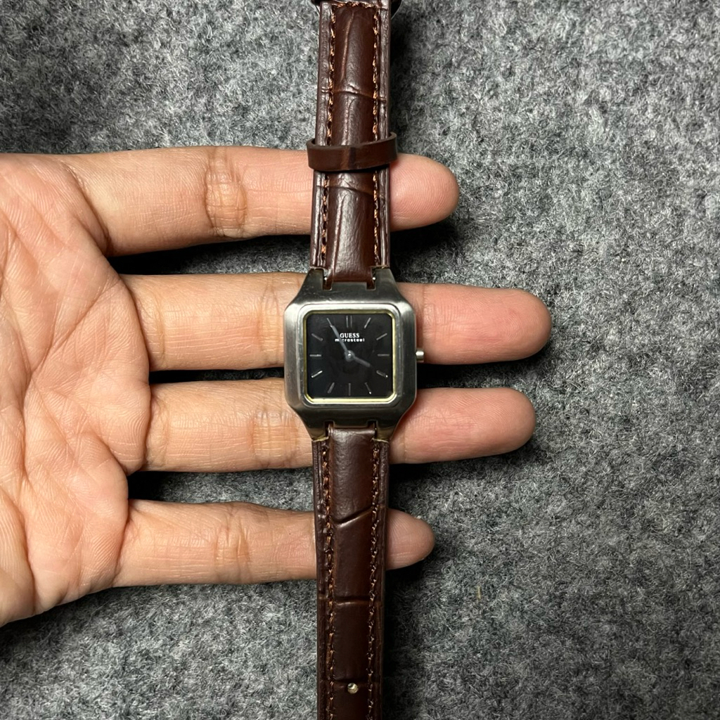 Jam tangan wanita guess original