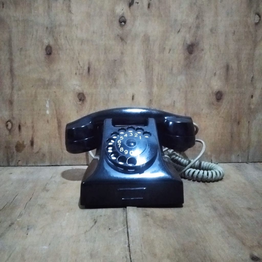 Telepon rumah telepon putar jadul Merk Ericcson antik vintage lawas kuno