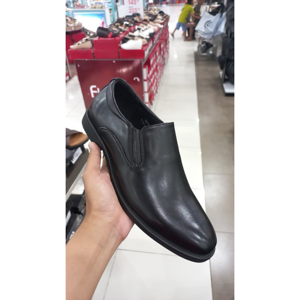 Sepatu Pria Yongki Komaladi