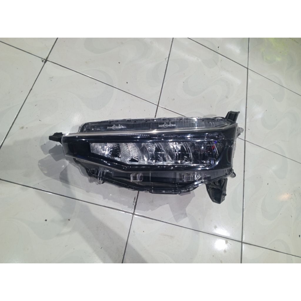 lampu depan Xenia 2022/2023/2024/2025 original. headlamp Xenia 2022-2025 original