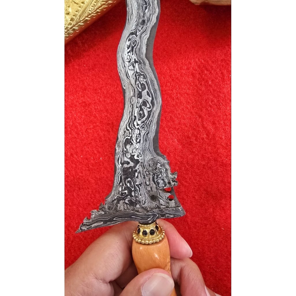 keris nogo siluman patrem luk 9