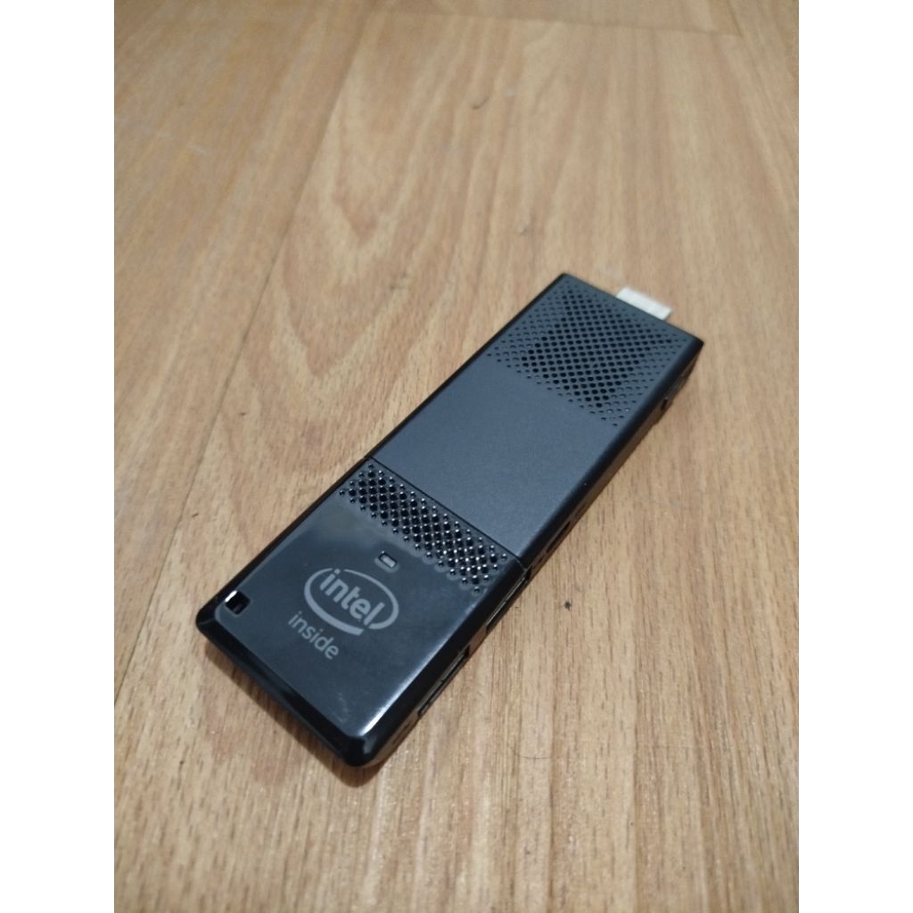 Intel compute stick STK1AW32SC