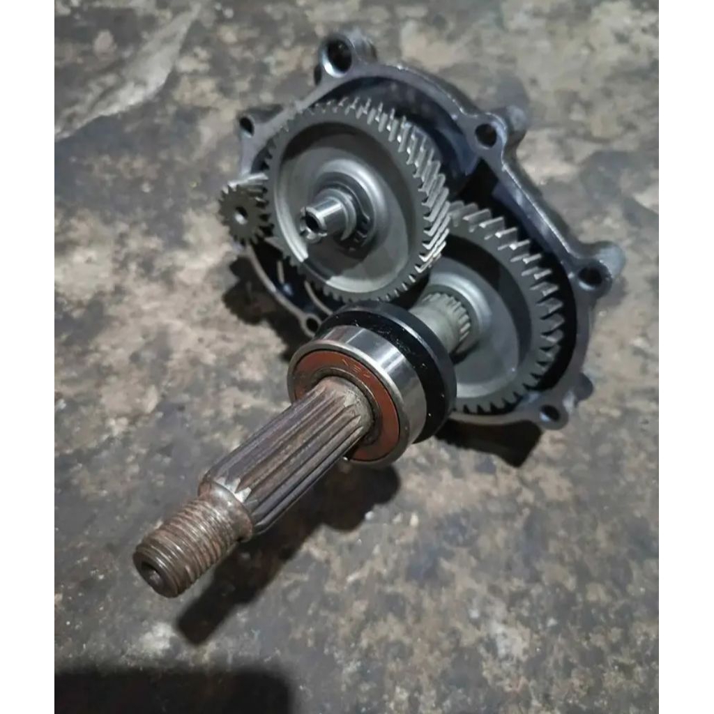 gear box belakang Yamaha Mio barang asli original copotan masih bagus satu set..