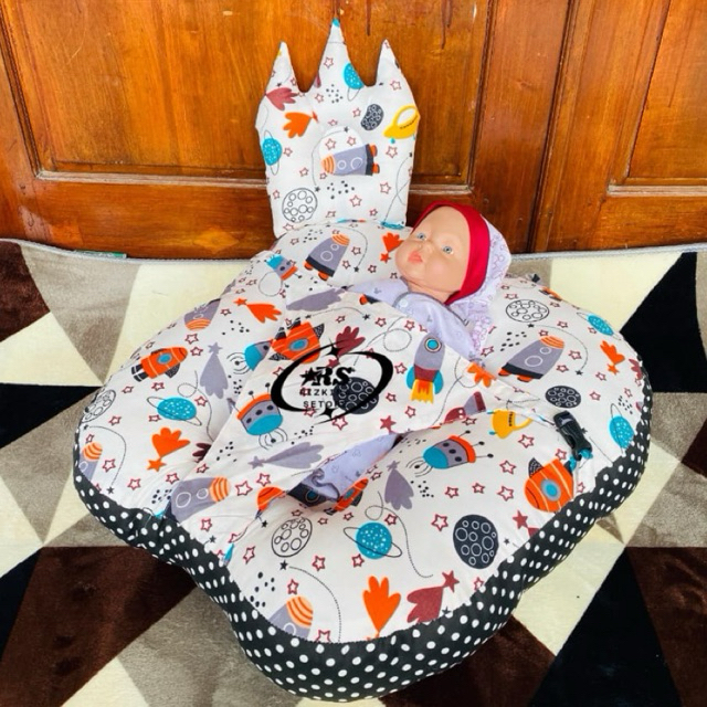 Sofa Bayi Newborn Jumbo Gesper Dengan Sabuk Pengaman Multifungsi Fre Bantal Crown Dan Tas Mika