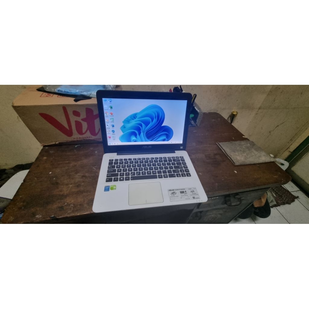 Laptop asus A455LF intel core i5 5500U ram 12gb ssd 256gb dual vga geforce 930M 2gb