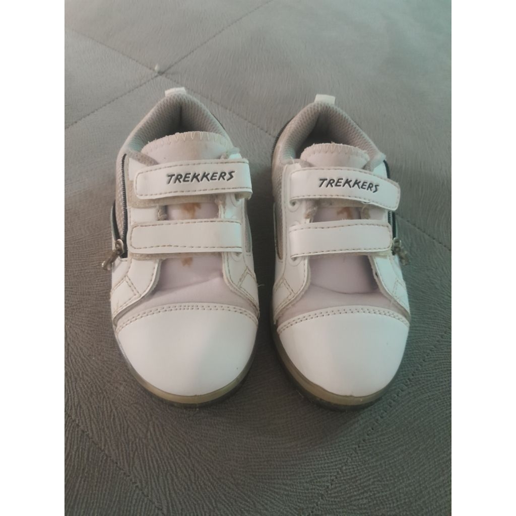 sepatu anak brand trekkers