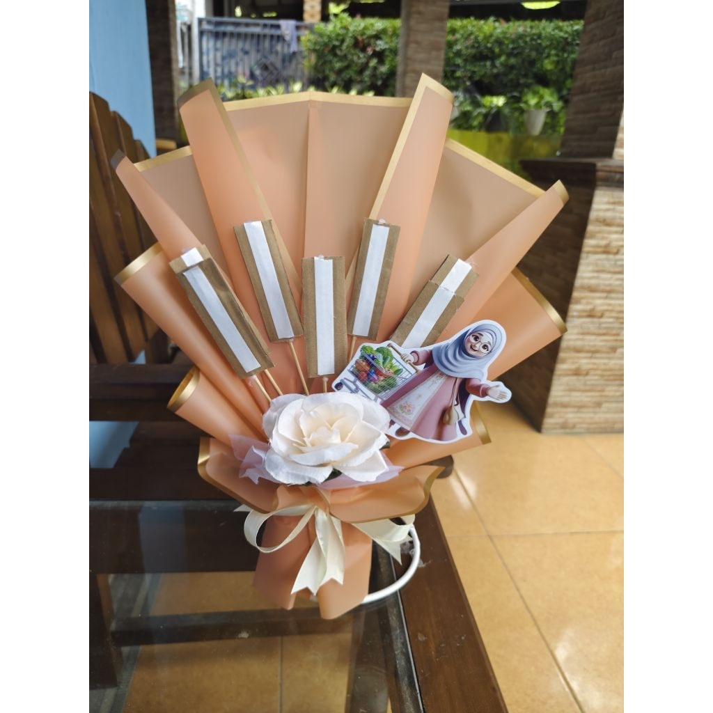 Buket Hari IBU Buket Kosongan Wadah Snack/ Kopi/ Coklat/ Foto Dengan Topper Ibu Hijab Dan NonHijab M