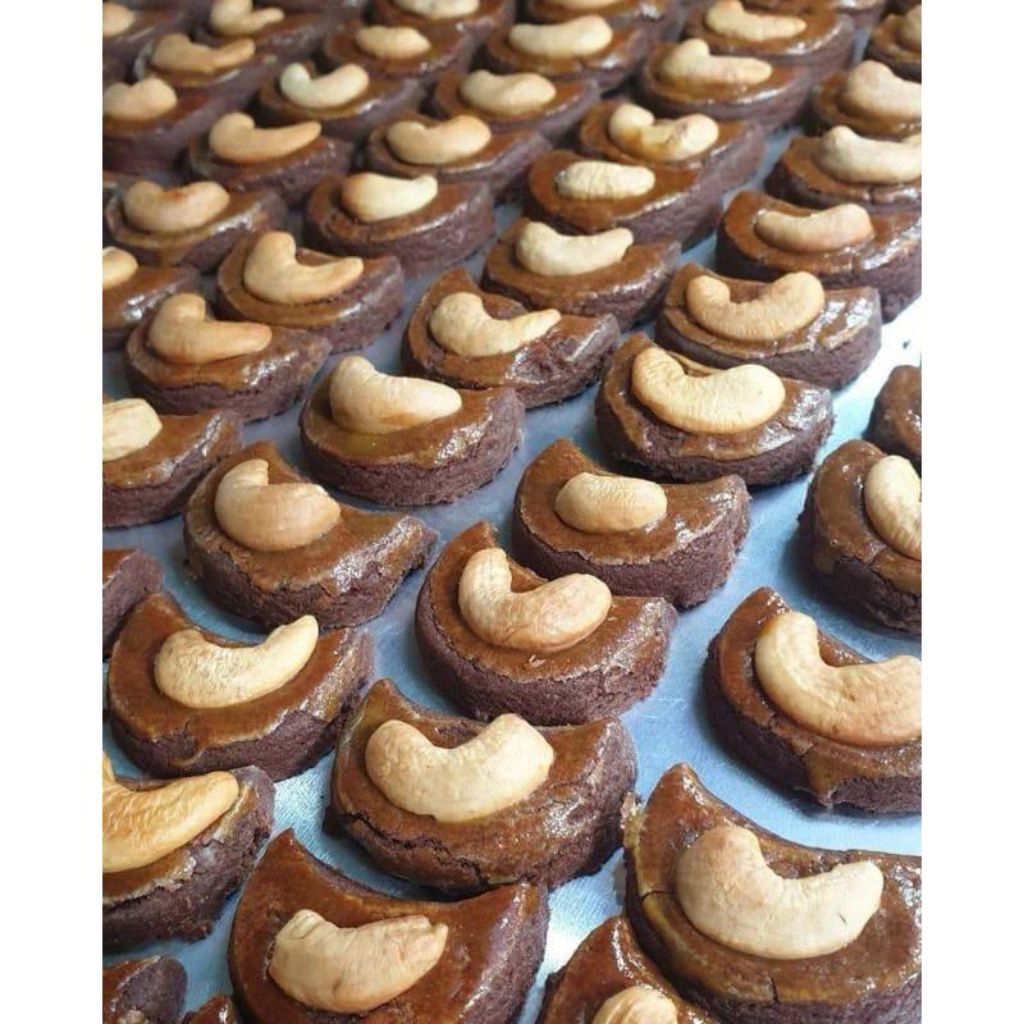 Kue Coklat Kacang Mede Enak Renyah Homemade 500 gram Vitaloka cookies