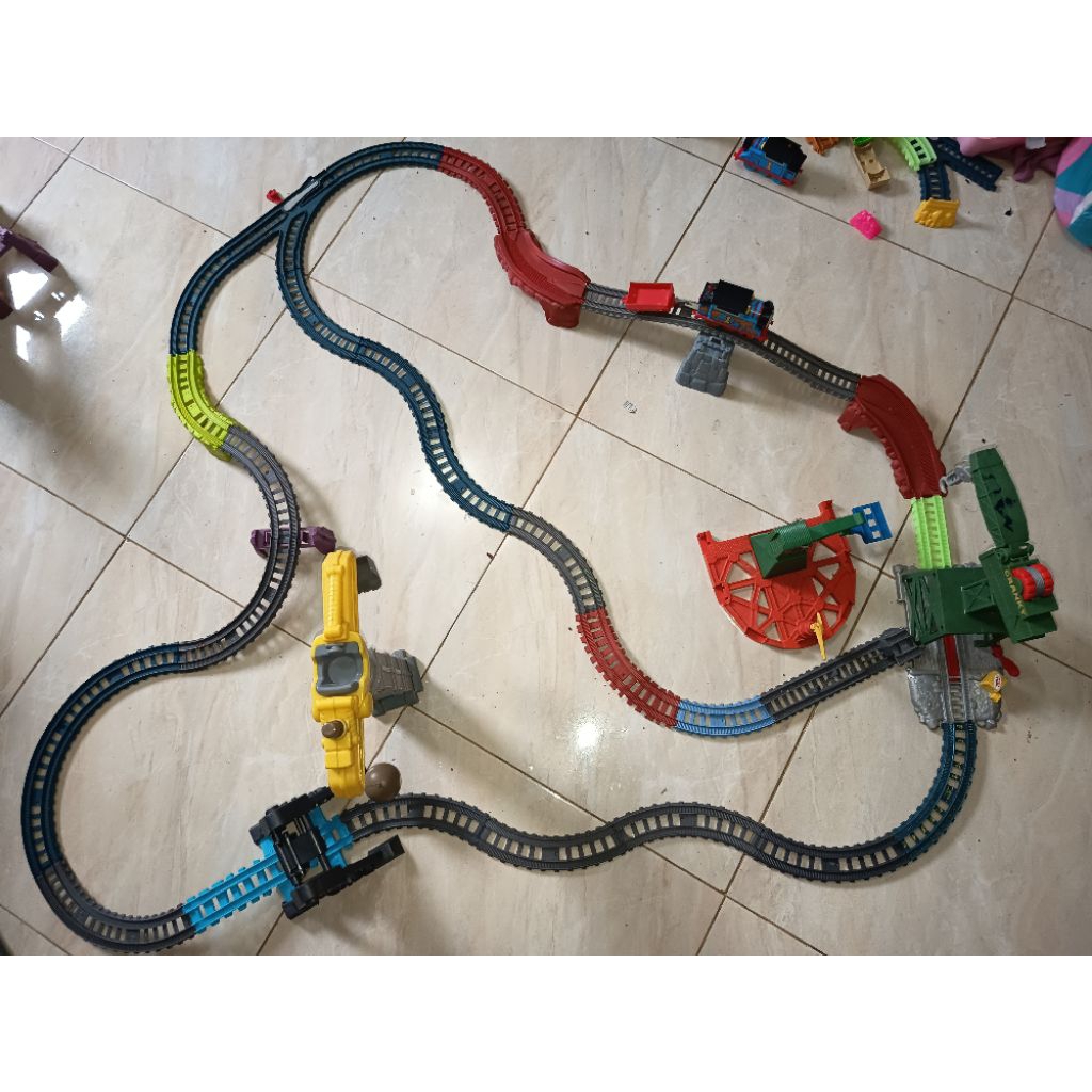 Mainan anak kereta thomas,track master original MATEL,mainan kereta murah