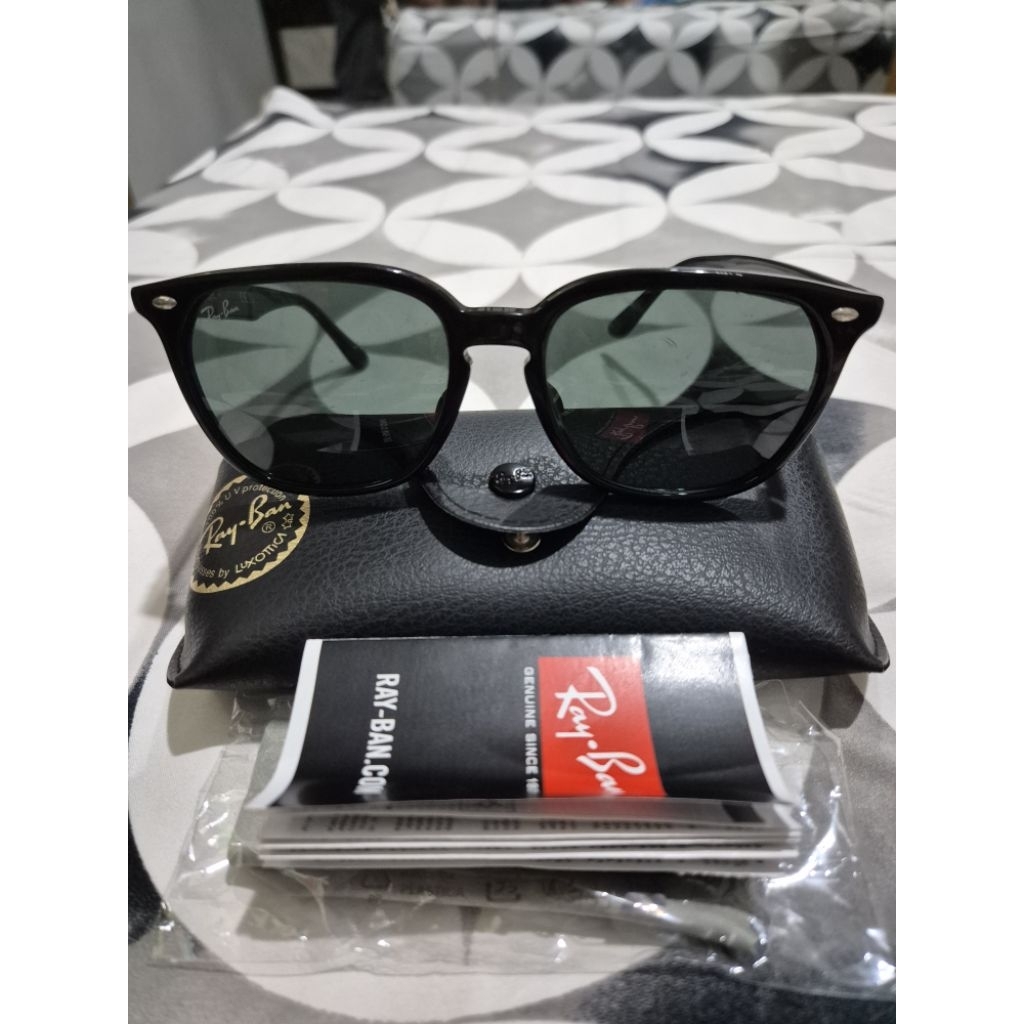 RAY.BAN