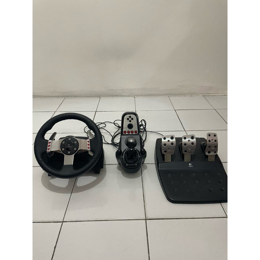 Logitech driving racing wheel + shifter + pedal logitech