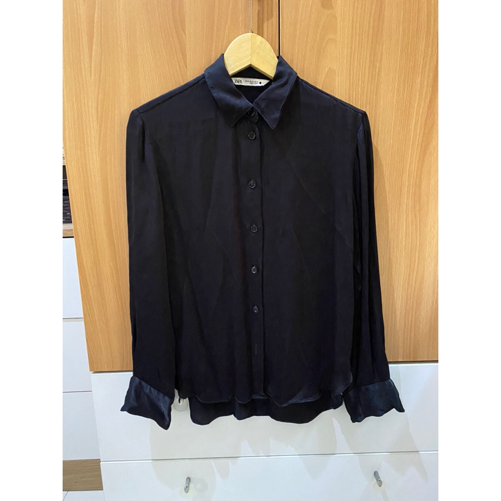 ZARA Kemeja Satin Hitam