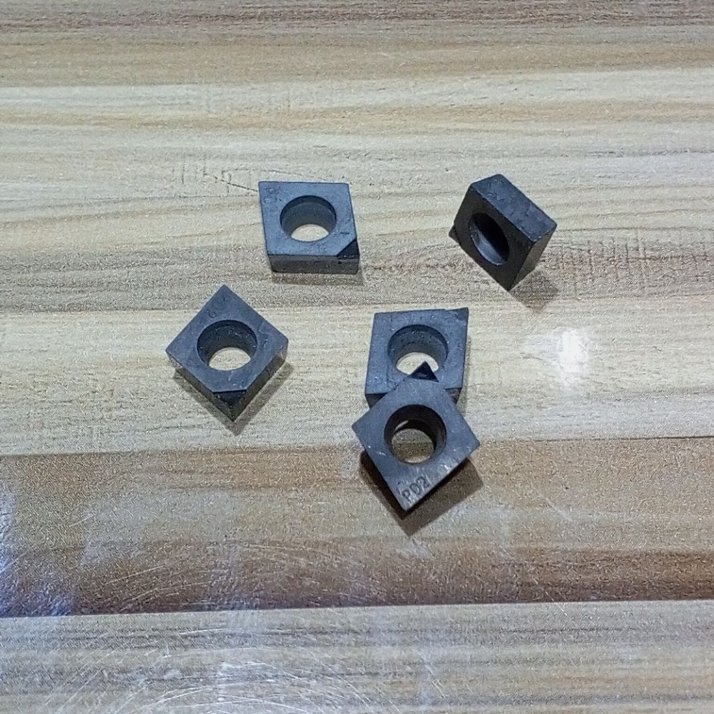 insert bubut/pahat bubut PCD ccmt09t304