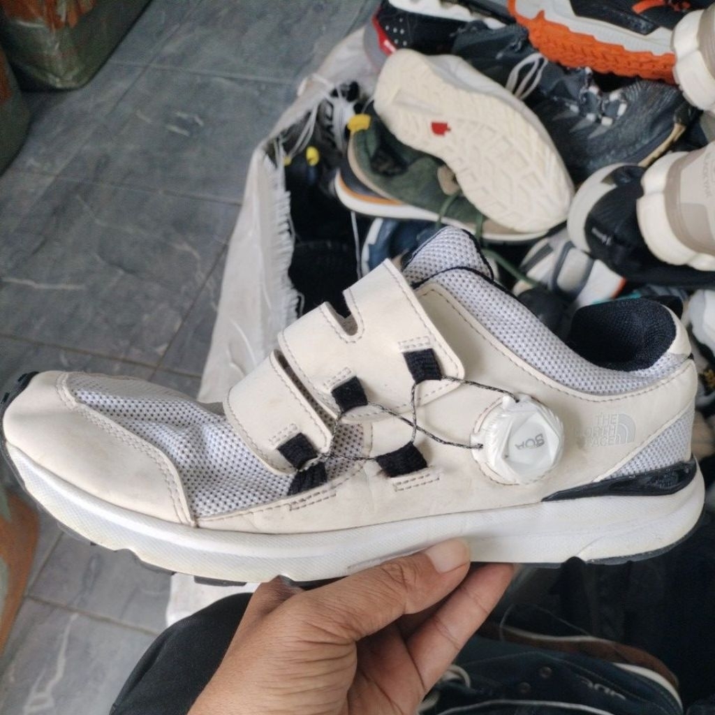 SEPATU TNF ORIGINAL SECOND size 41/26.5