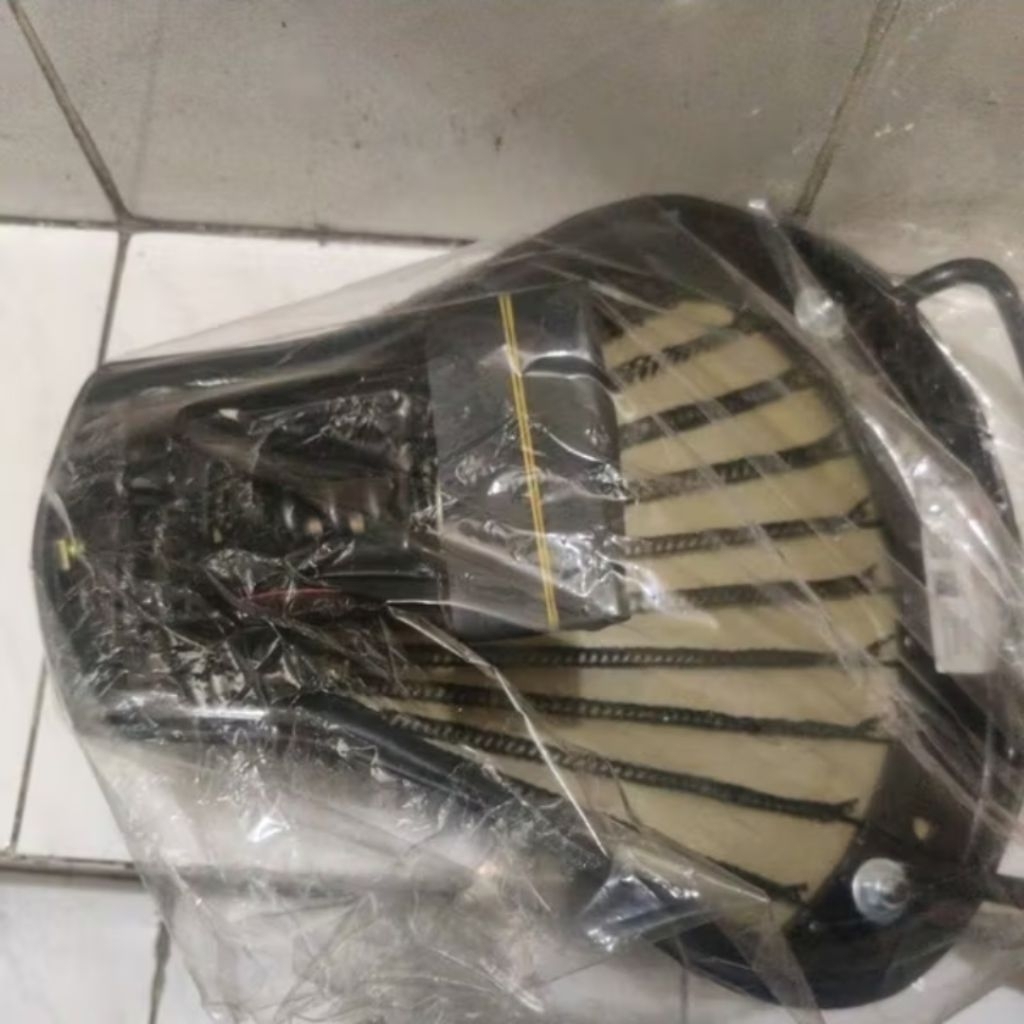 Jok Depan Vespa Super Sprint Kaki 3 MG Original