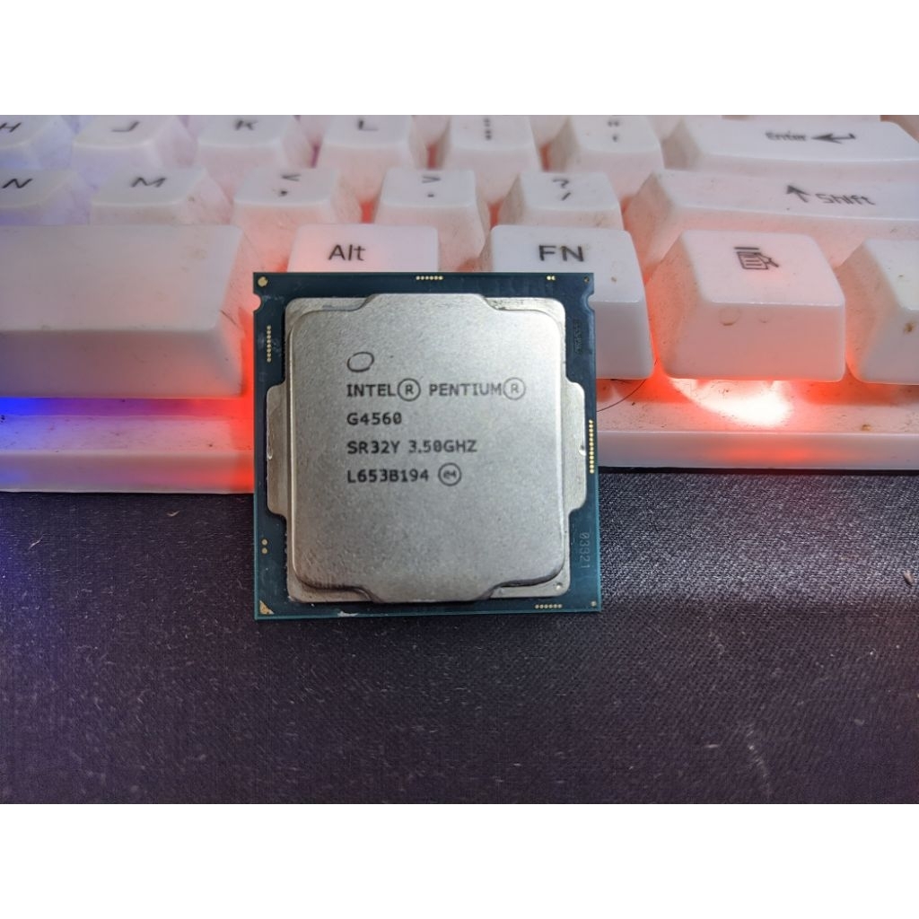 Intel pentium G4560 + HSF (gen 7 Kabylake)