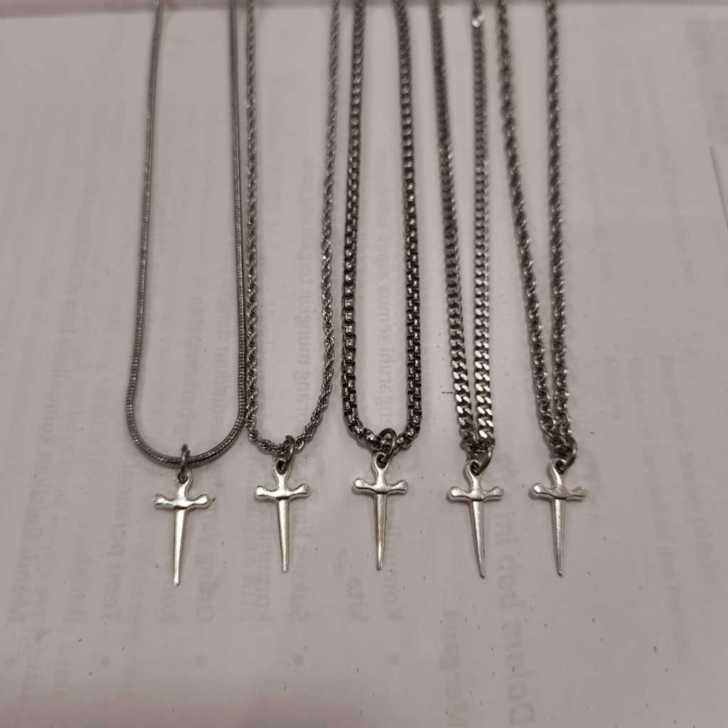 Kalung Titanium Pria Wanita Liontin Pedang Anti Karat