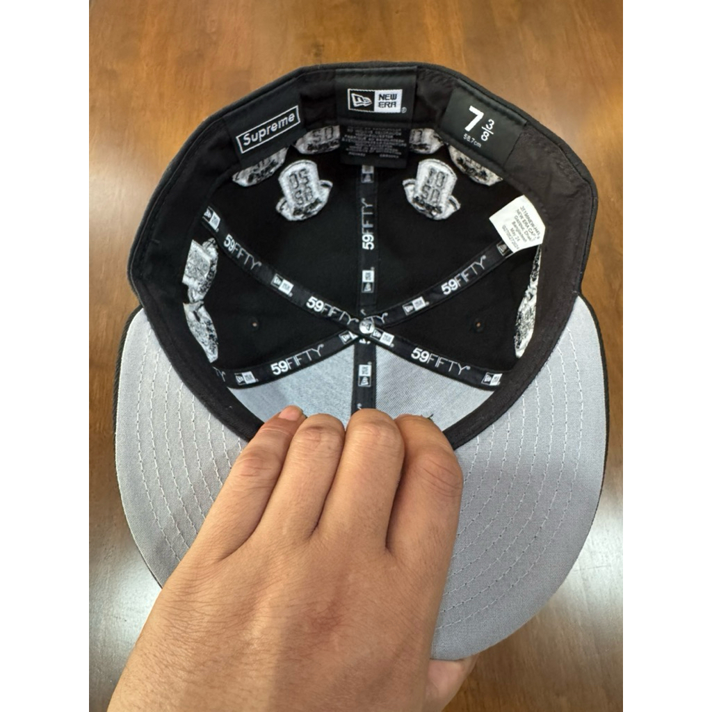 Jerseys box logo supreme x new era