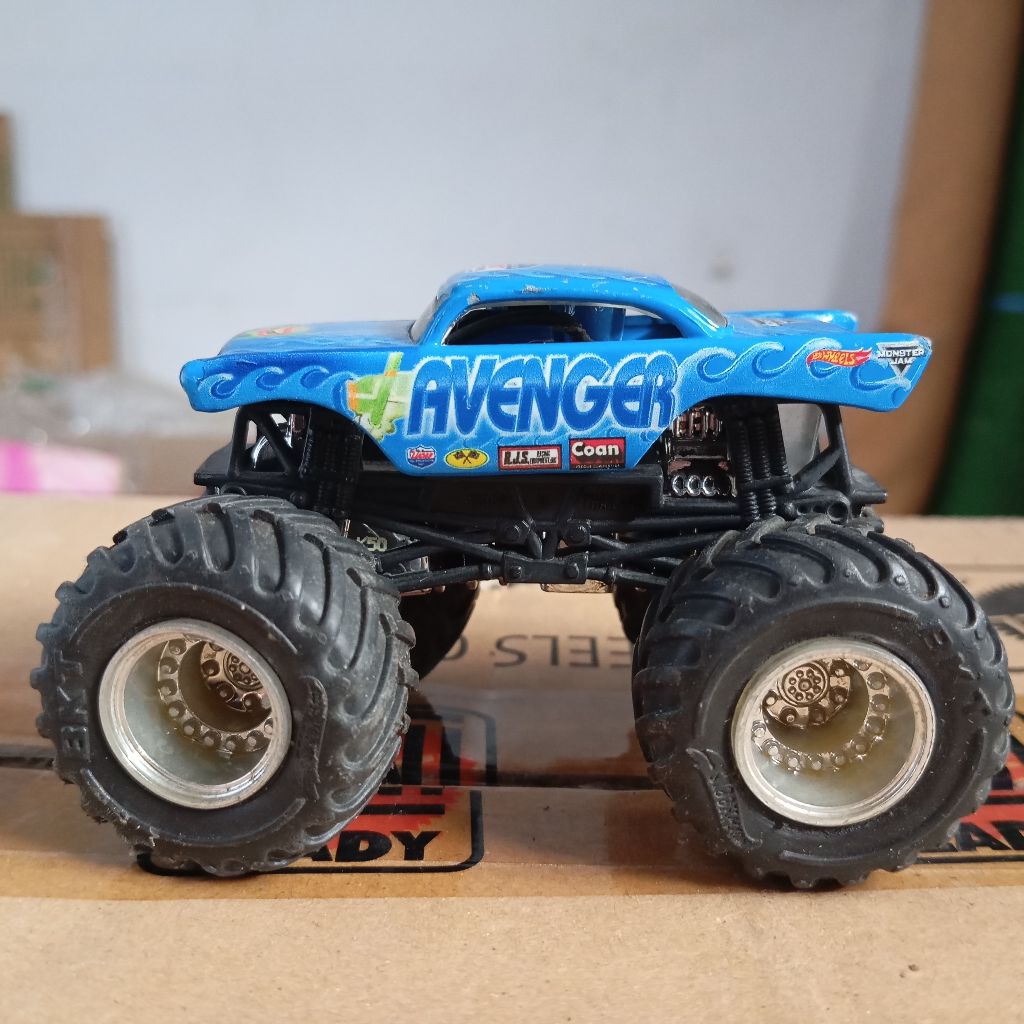 Hot wheels monster jam truck Avenger