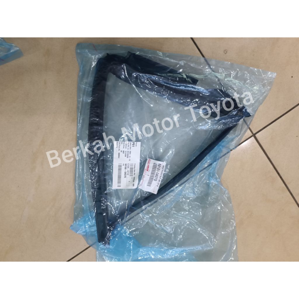 Karet Kaca Segitiga Belakang Fortuner VRZ 2016 2017 2018 2019 2020 2021 ON Original
