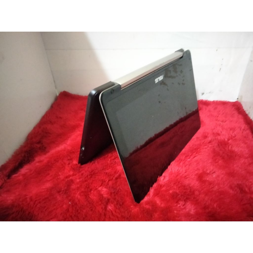 Asus TP201/INTEL pentium n3710/RAM4GB/ touchscreen lipat siap pake Joss mantap