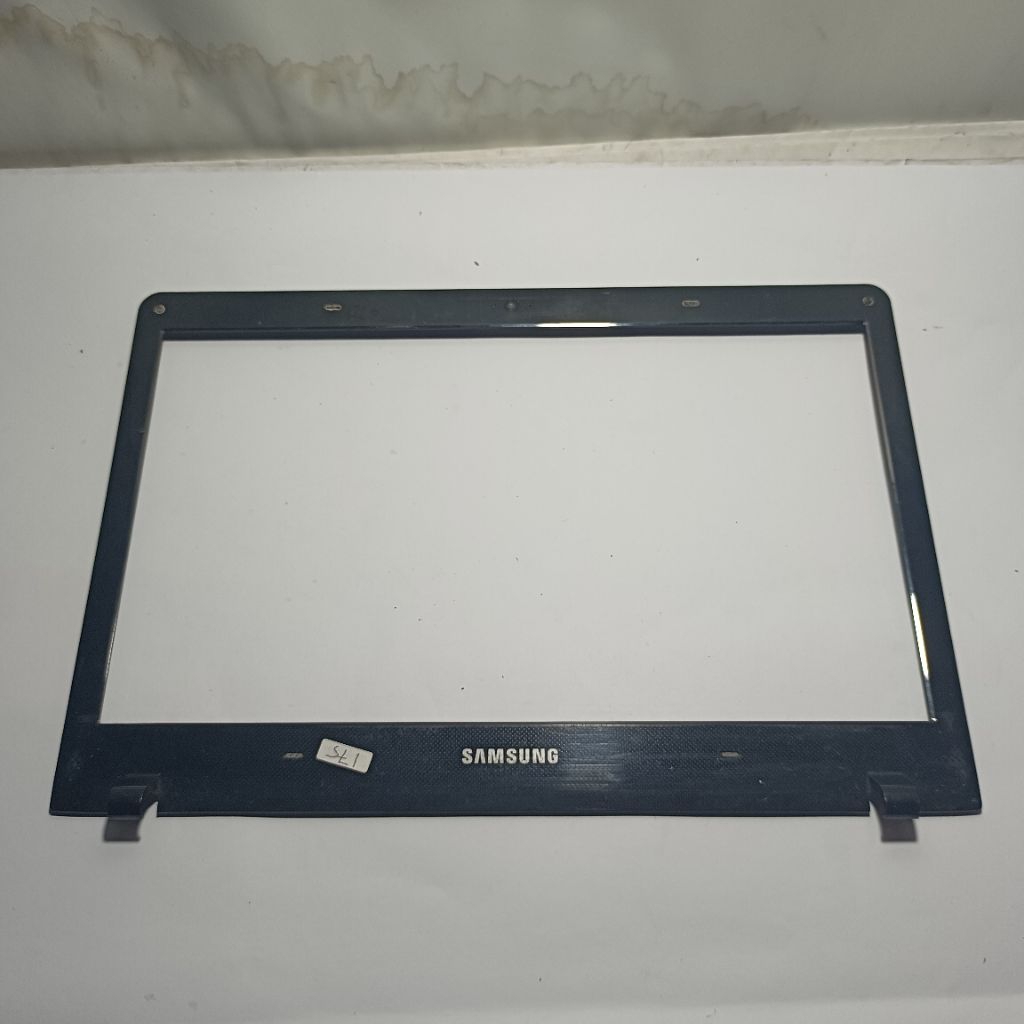 Casing Cassing Case Kesing Frame LCD laptop Samsung NP270 270E 275E NP270E4V NP275E4V