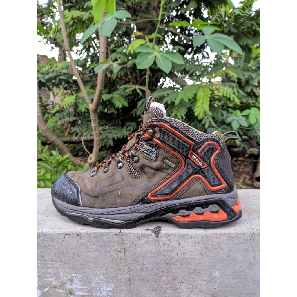 sepatu hiking kolon sport goretex
