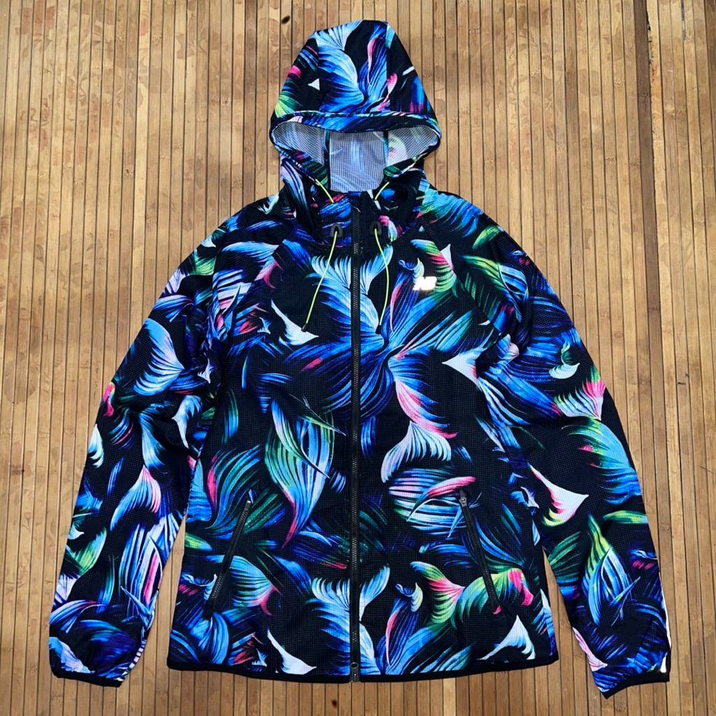 NEW BALANCE WOMENS REFLECTIVE LOGO MULTICOLORED WINDBREAKER RUNNING HOODIE JACKET