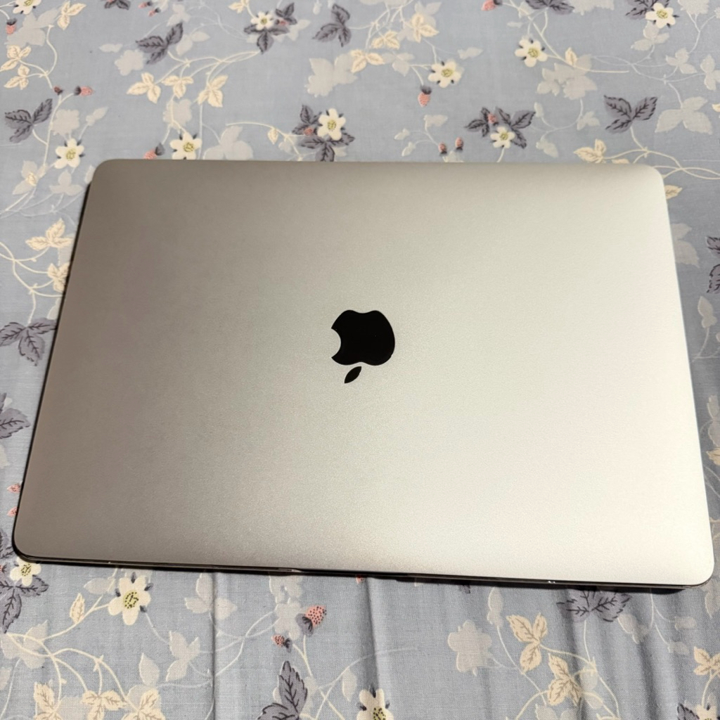 Preloved macbook pro touch bar M1 2020 256 gb