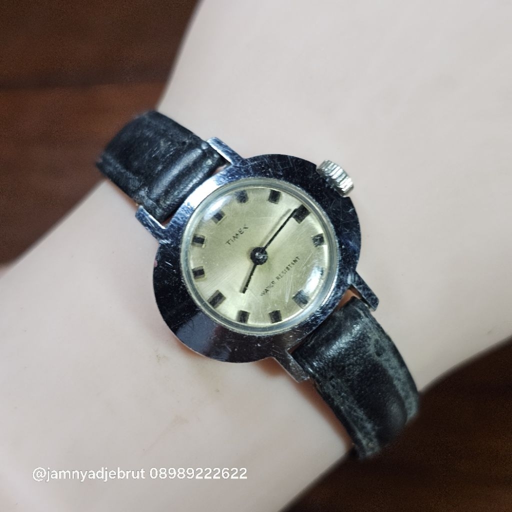 Jam Timex Oval Horizontal Manual Hand Winding Vintage Ladies Bekas