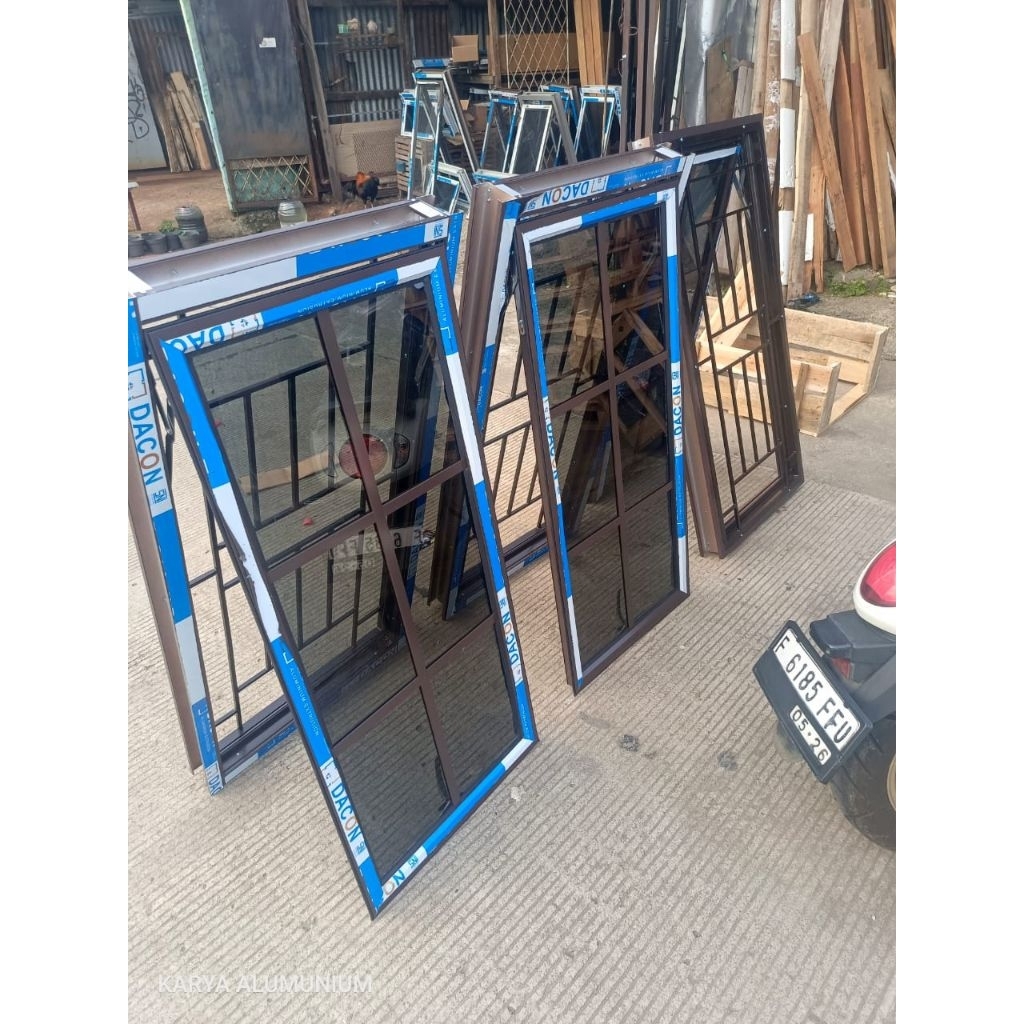 kusen jendela aluminium ornamen lengkap teralis 4inc T.120x50cm bisa custom ukuran lengkap asesoris 