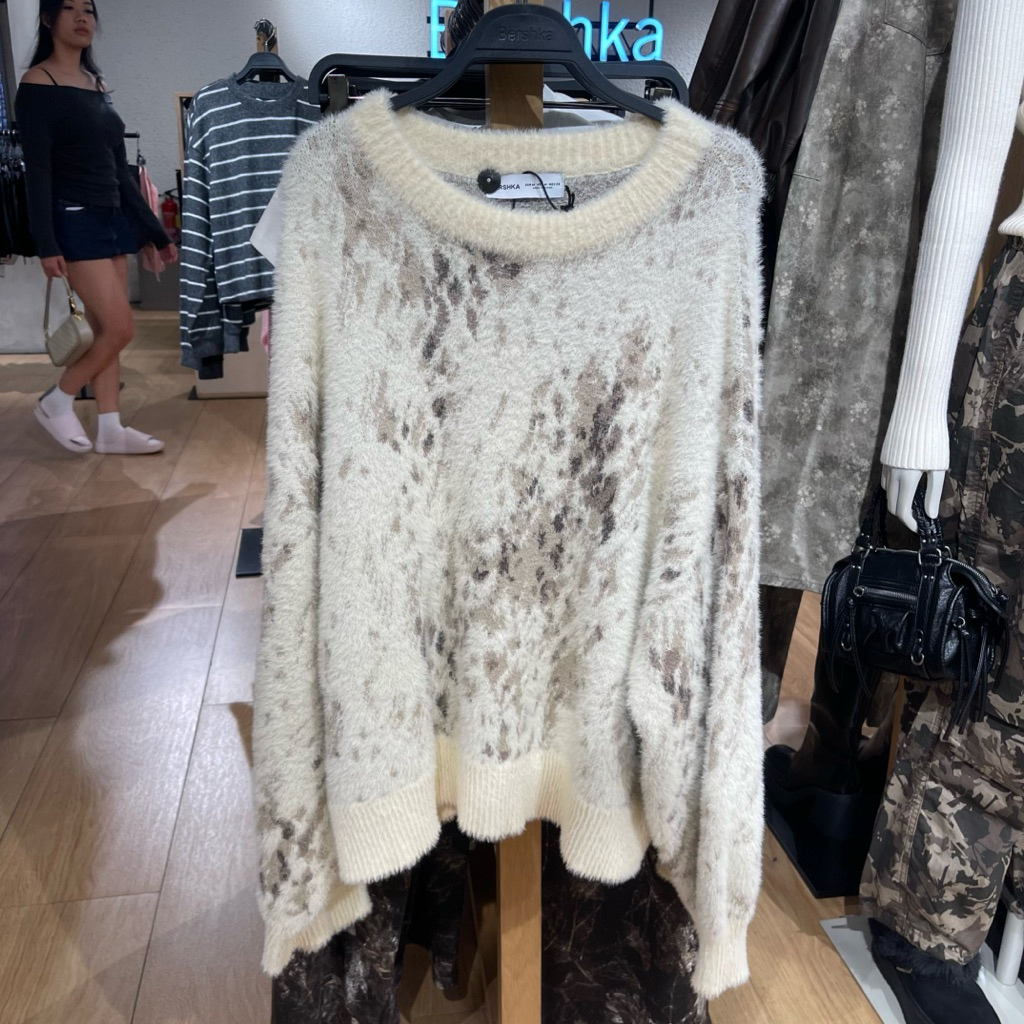 Sweater BERSHKA Women jastip (jasa titip)