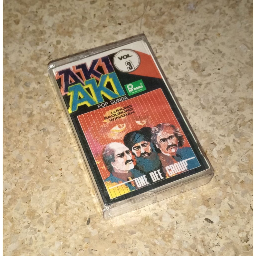 kaset one dee group/ aki aki