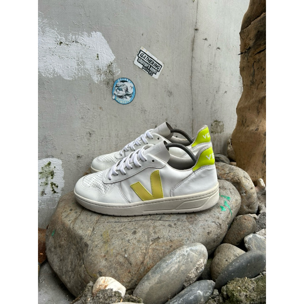 Veja V-10 Leather White Yellow