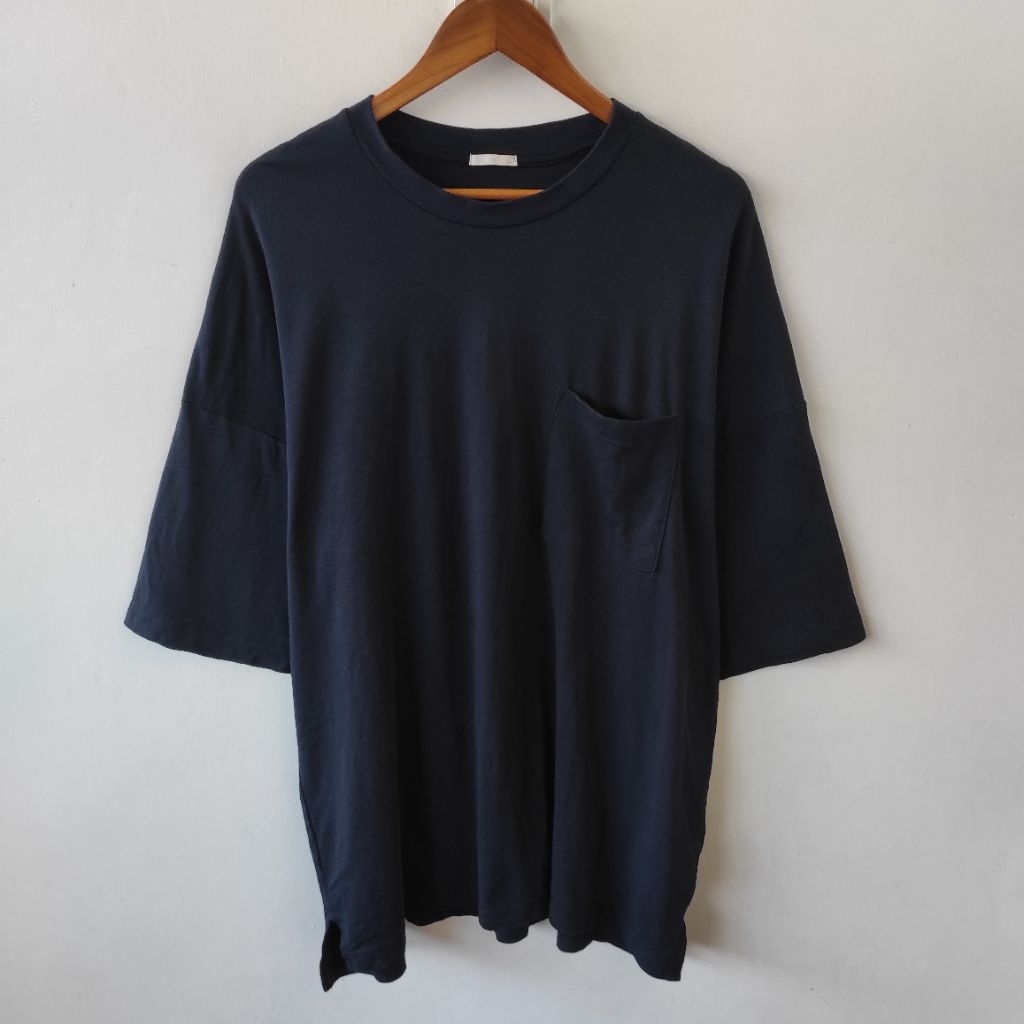 KAOS GU UNIQLO POCKET SIZE XL OVERSIZE