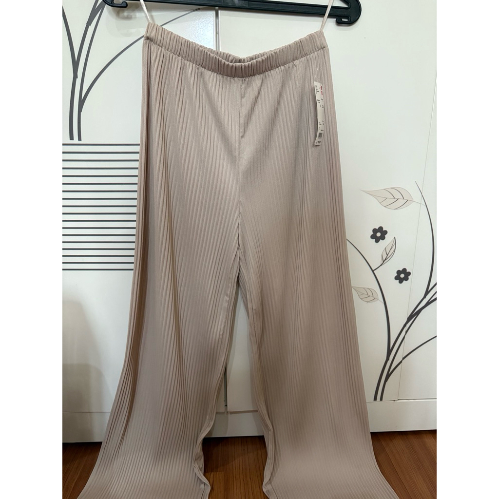 UNIQLO CELANA LURUS LIPIT (BUKAN PRELOVED)