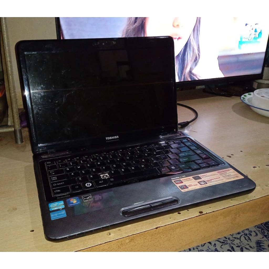 casing toshiba l745 fullset mulus