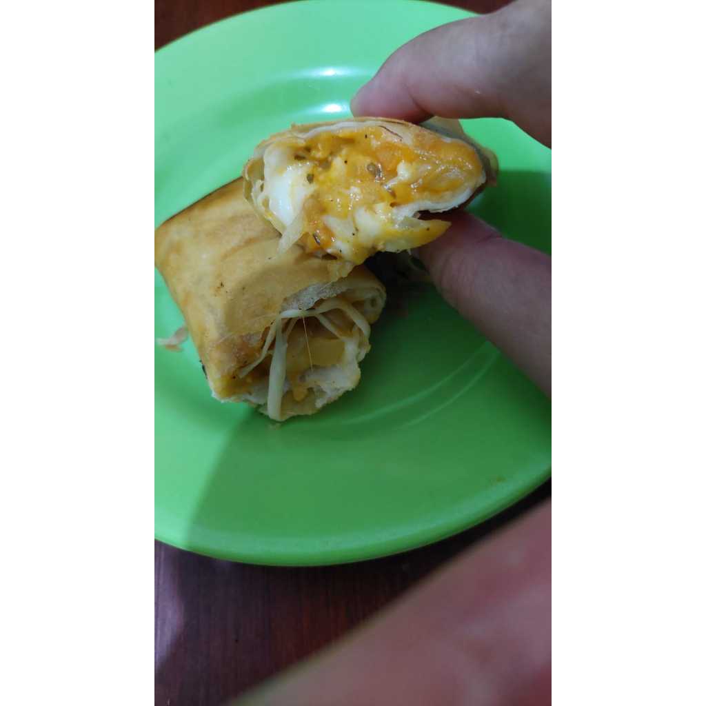 lumpia pizza ayam (isi wortel+kentang+ayam+mozarela) pake kulit fina
