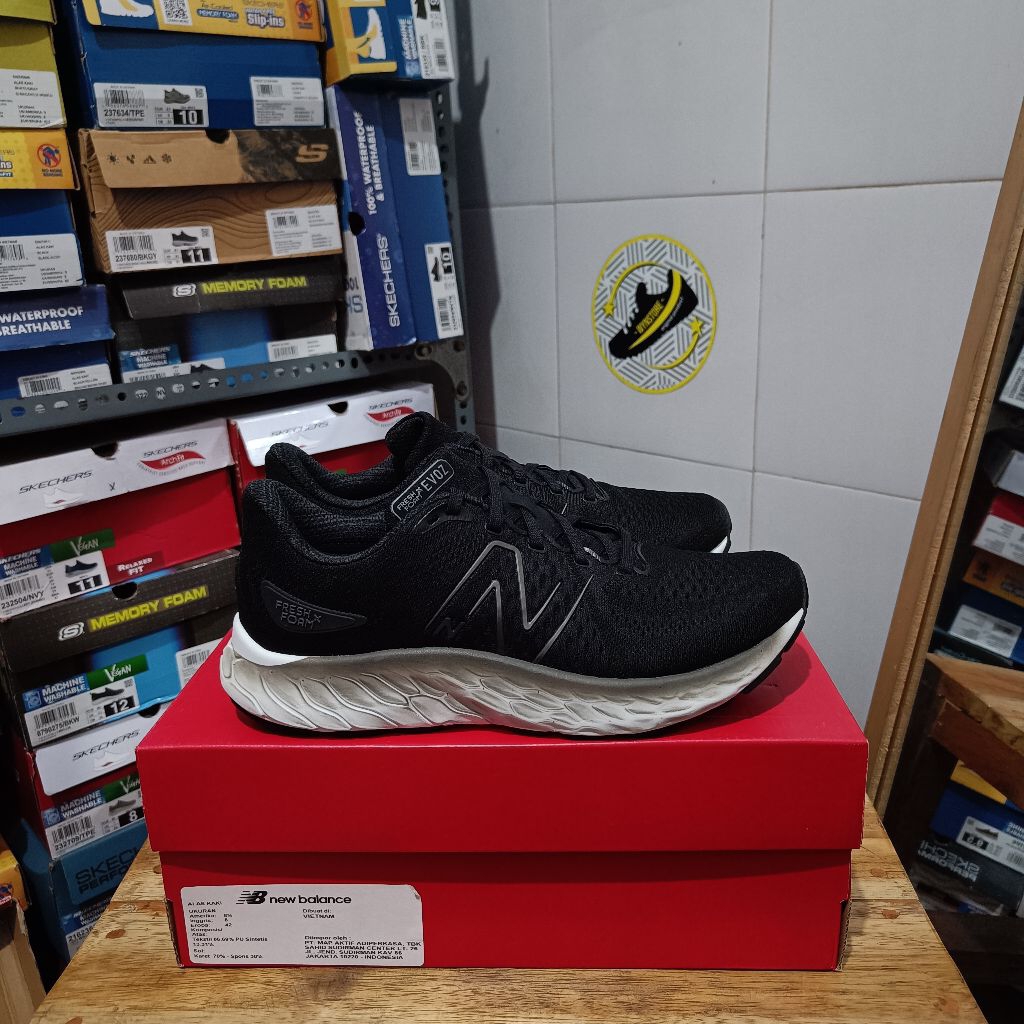 Sepatu Lari / Running Shoes - Nb Fresh Foam X Evoz V3 Black / White