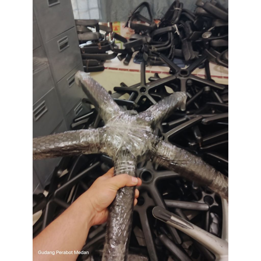 KAKI KURSI KANTOR / CAKAR KURSI KANTOR CHROME 320 SET 5 RODA