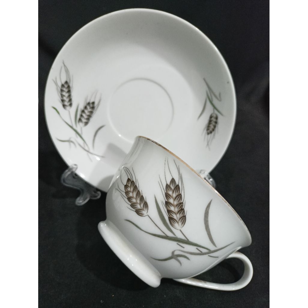 Cangkir teh lawas motif bunga padi